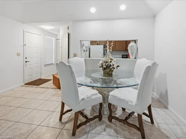1833 Courtyard Way E105, Naples, Florida 34112