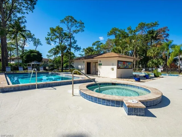 1833 Courtyard Way E105, Naples, Florida 34112