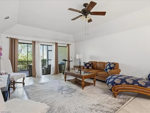1833 Courtyard Way E105, Naples, Florida 34112