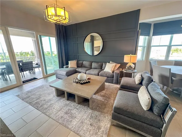 163  Indies E DR, Naples, FL 34114