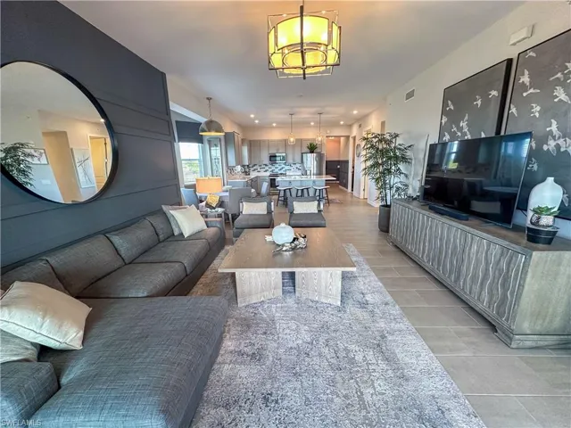 163  Indies E DR, Naples, FL 34114