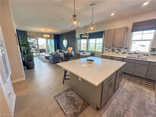 163  Indies E DR, Naples, FL 34114