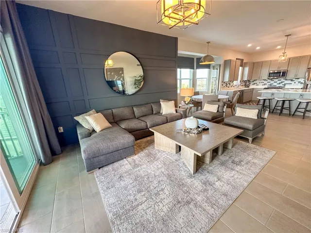 163  Indies E DR, Naples, FL 34114