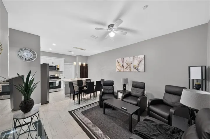 13201/203 1st St 203, Fort Myers, Florida 33905
