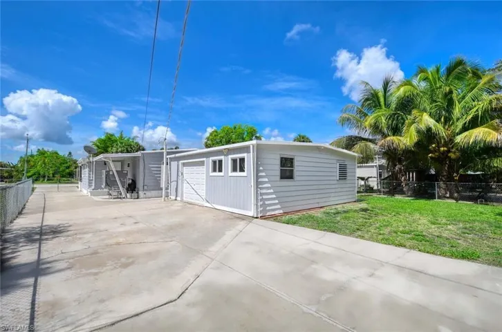 2  Sonderhen  DR, Naples, FL 34114