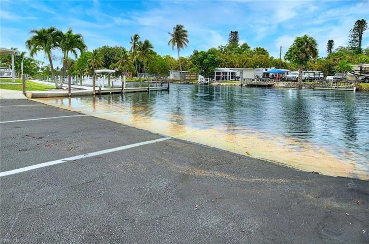 2  Sonderhen  DR, Naples, FL 34114