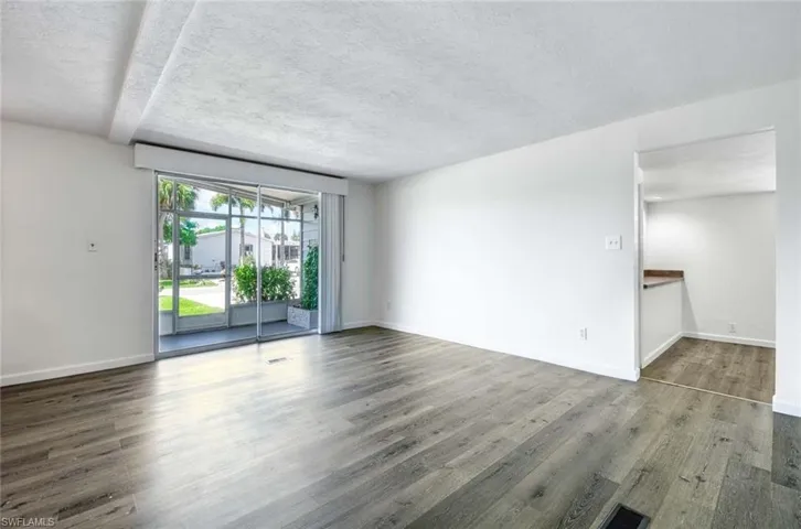 2  Sonderhen  DR, Naples, FL 34114