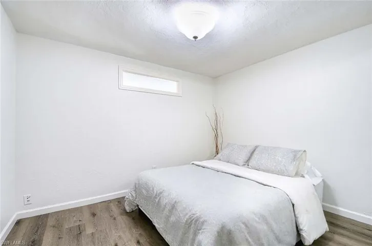 2  Sonderhen  DR, Naples, FL 34114