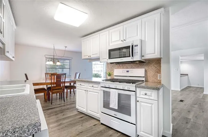 2  Sonderhen  DR, Naples, FL 34114