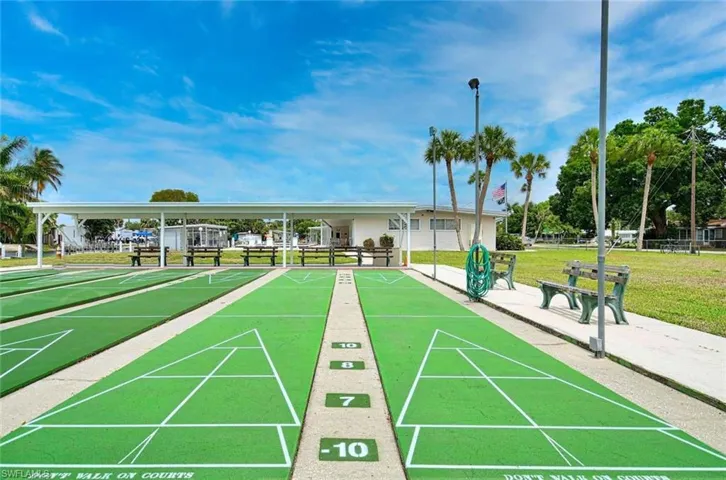 2  Sonderhen  DR, Naples, FL 34114