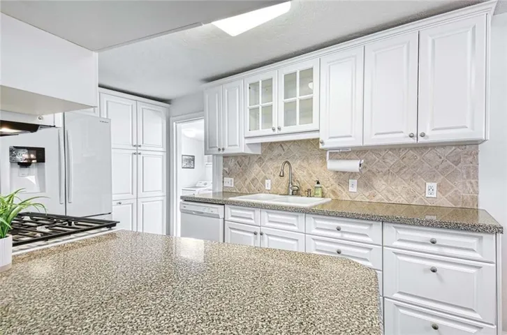 2  Sonderhen  DR, Naples, FL 34114