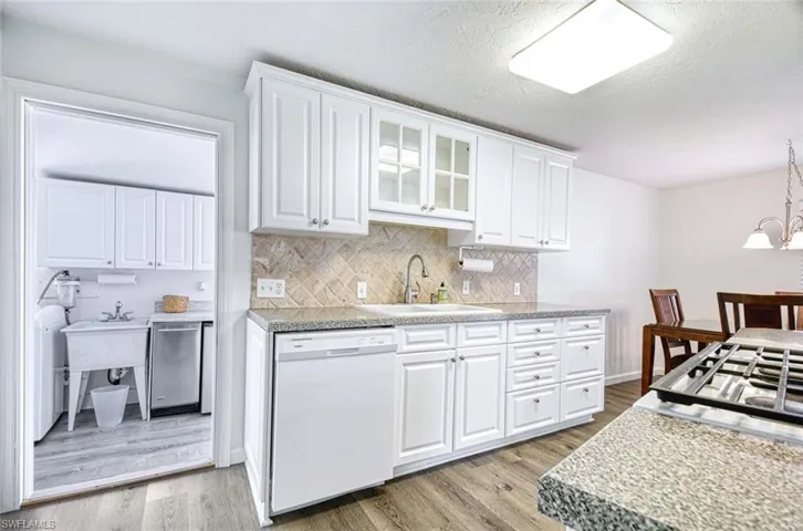 2  Sonderhen  DR, Naples, FL 34114