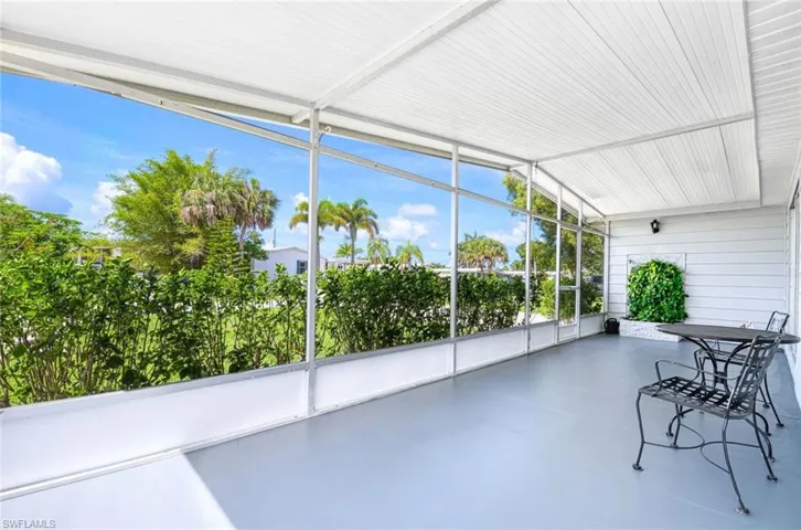 2  Sonderhen  DR, Naples, FL 34114