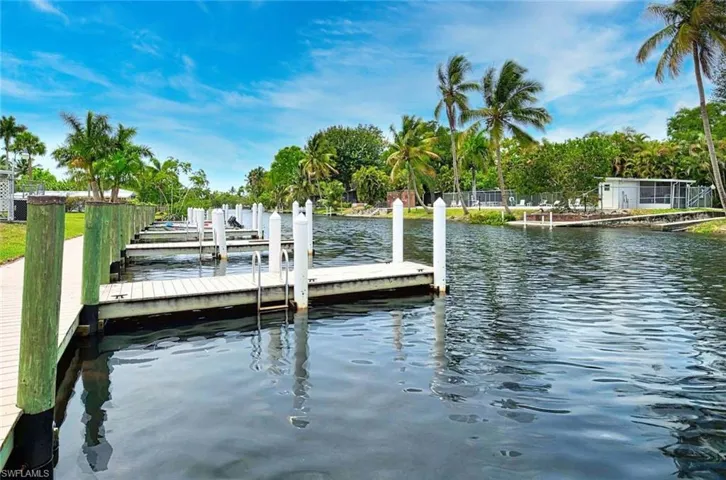 2  Sonderhen  DR, Naples, FL 34114