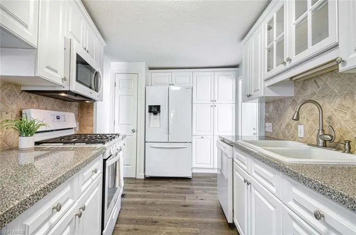 2  Sonderhen  DR, Naples, FL 34114