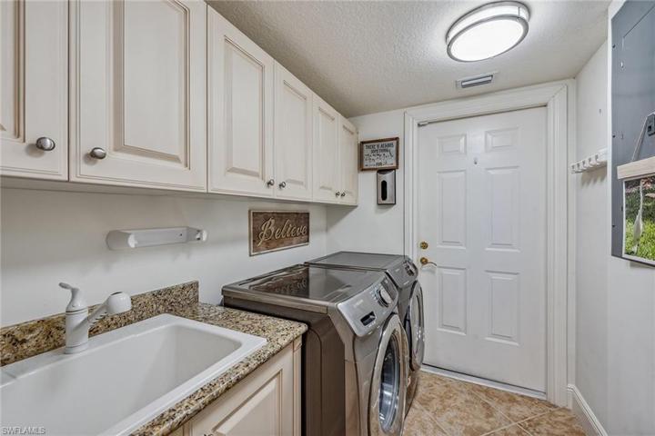 9205 Museo CIR # 104, NAPLES FL 34114