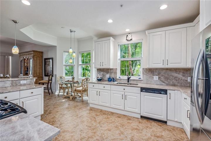 9205 Museo CIR # 104, NAPLES FL 34114