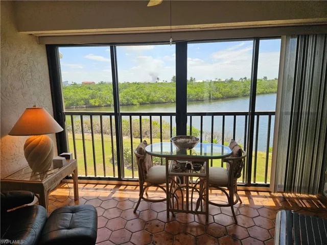 21470 Bay Village Dr 244, Fort Myers Beach, Florida 33931