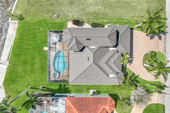 1028  Dolphin  DR, Cape Coral, FL 33904