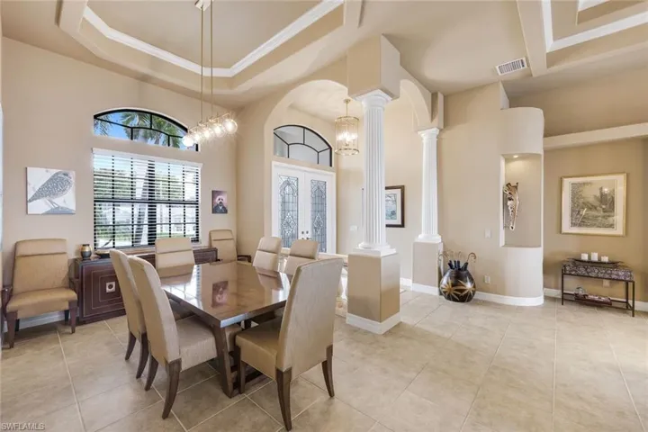 1028  Dolphin  DR, Cape Coral, FL 33904