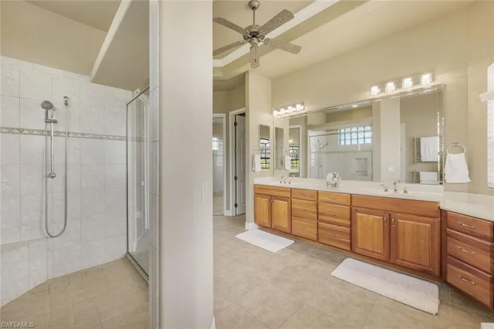1028  Dolphin  DR, Cape Coral, FL 33904