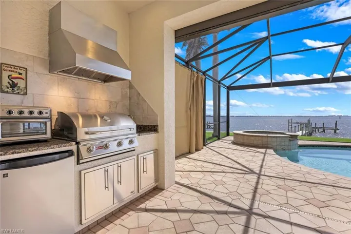 1028  Dolphin  DR, Cape Coral, FL 33904