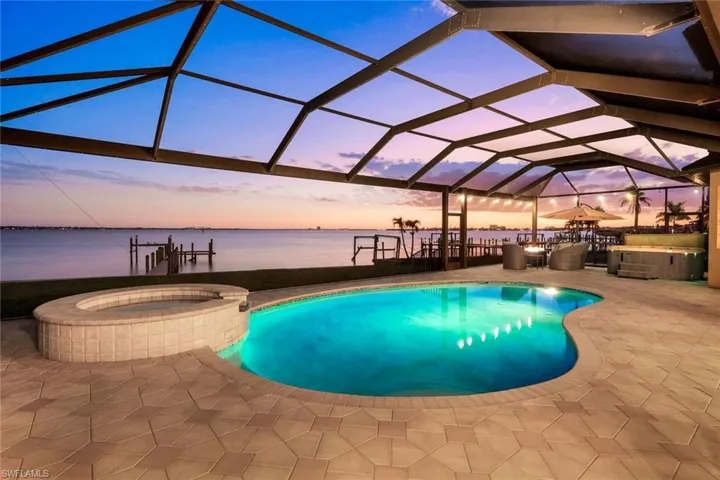 1028  Dolphin  DR, Cape Coral, FL 33904