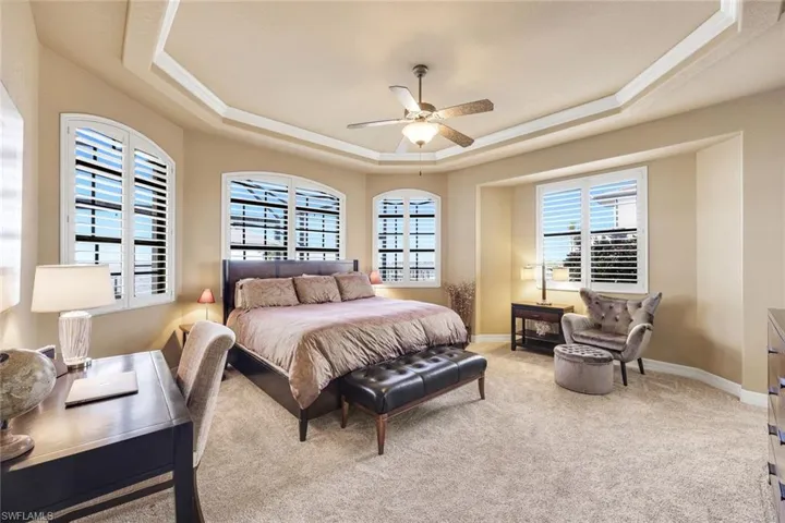 1028  Dolphin  DR, Cape Coral, FL 33904