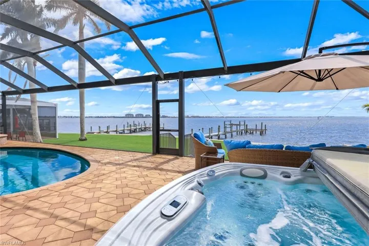 1028  Dolphin  DR, Cape Coral, FL 33904