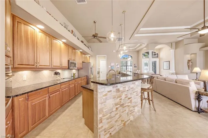 1028  Dolphin  DR, Cape Coral, FL 33904