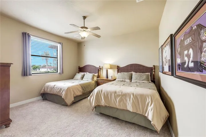1028  Dolphin  DR, Cape Coral, FL 33904