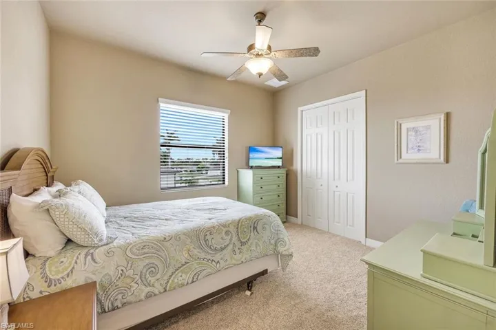 1028  Dolphin  DR, Cape Coral, FL 33904
