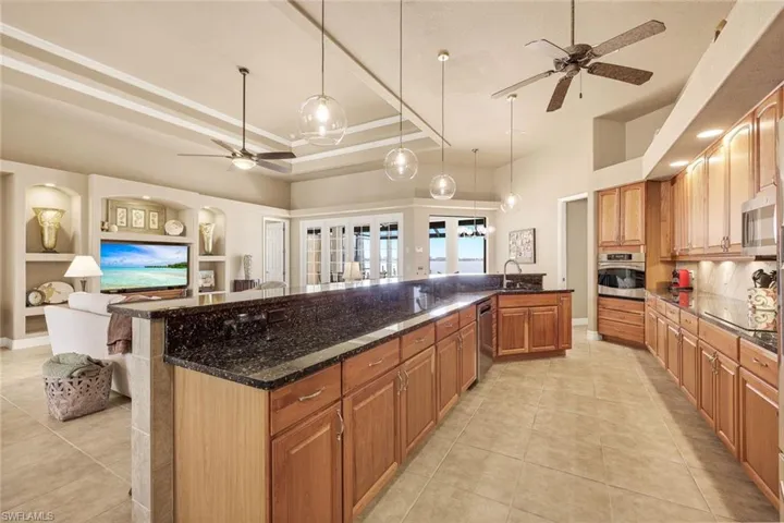 1028  Dolphin  DR, Cape Coral, FL 33904
