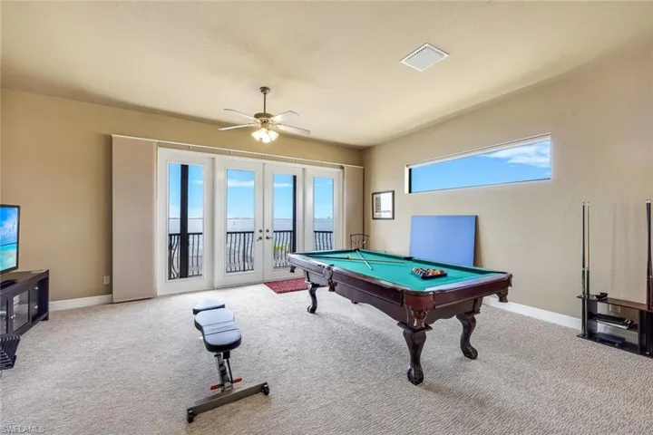 1028  Dolphin  DR, Cape Coral, FL 33904