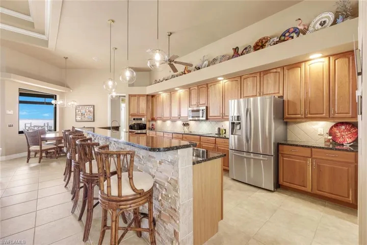 1028  Dolphin  DR, Cape Coral, FL 33904