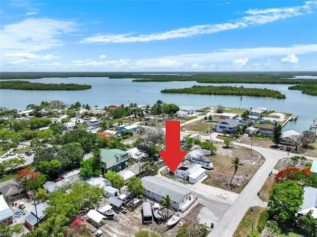 407  Mango  AVE, Other, FL 34140