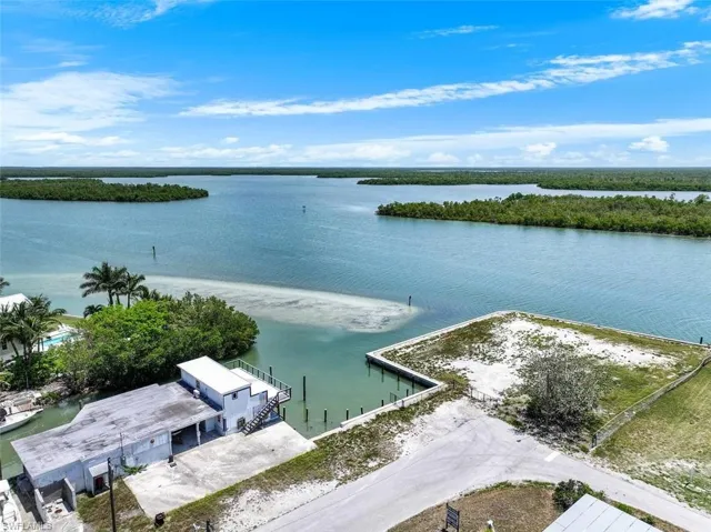 407  Mango  AVE, Other, FL 34140
