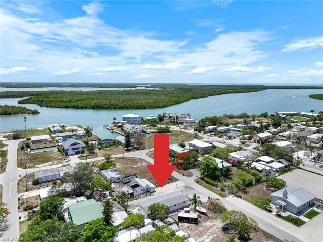 407  Mango  AVE, Other, FL 34140
