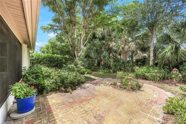 Brick paver patio area off lanai, for outside entertainment