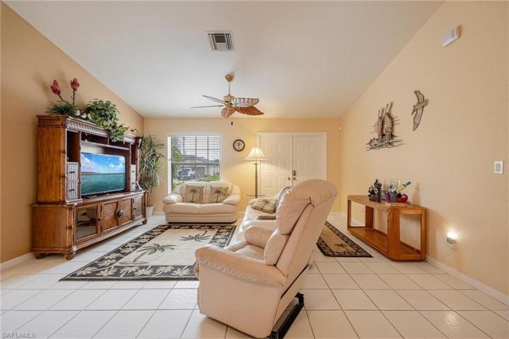 3825 SE 10th AVE, CAPE CORAL FL 33904