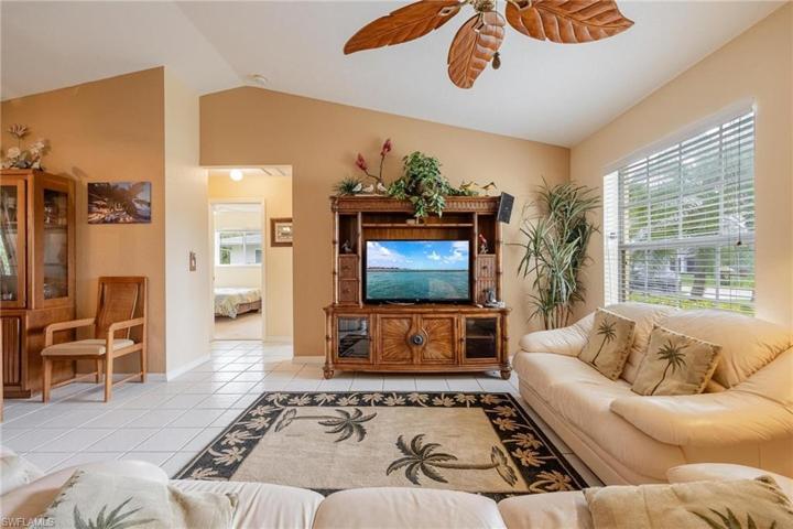 3825 SE 10th AVE, CAPE CORAL FL 33904