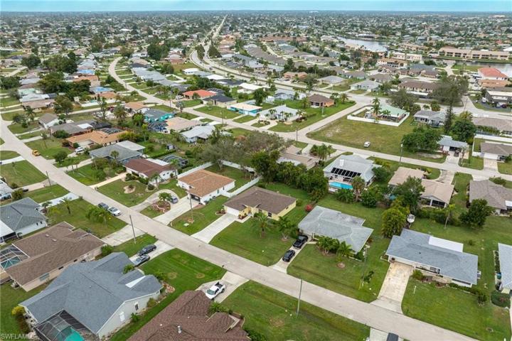 3825 SE 10th AVE, CAPE CORAL FL 33904