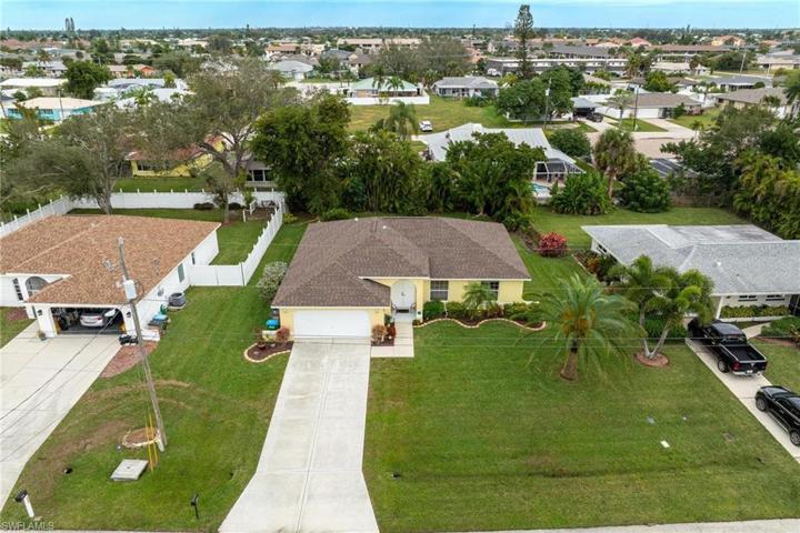 3825 SE 10th AVE, CAPE CORAL FL 33904