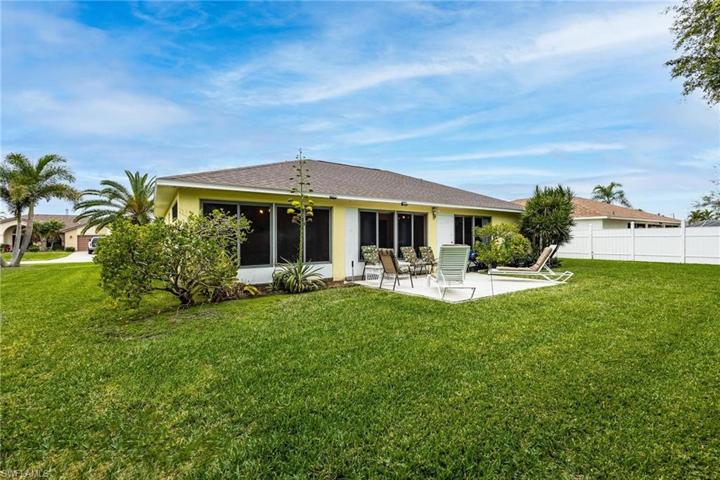 3825 SE 10th AVE, CAPE CORAL FL 33904