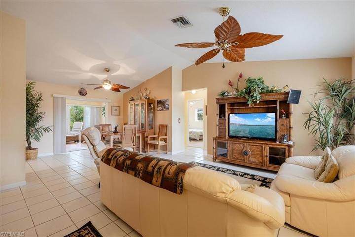 3825 SE 10th AVE, CAPE CORAL FL 33904