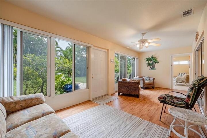 3825 SE 10th AVE, CAPE CORAL FL 33904