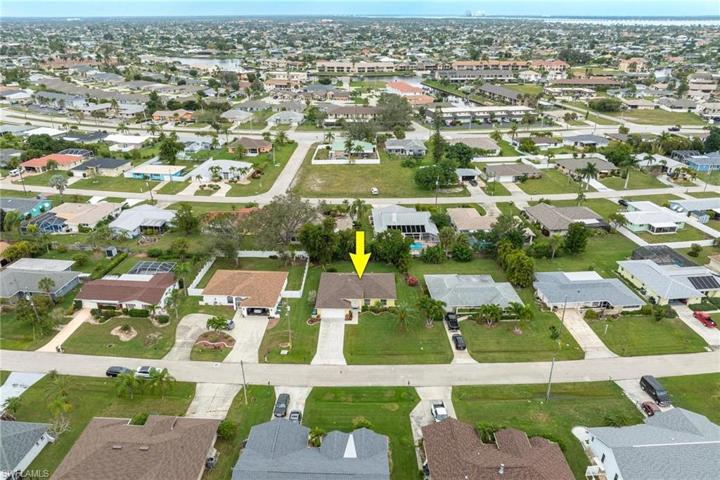3825 SE 10th AVE, CAPE CORAL FL 33904