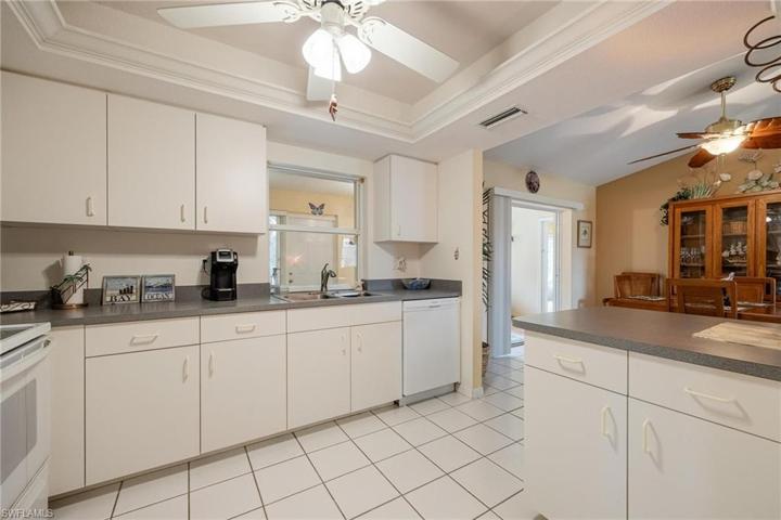 3825 SE 10th AVE, CAPE CORAL FL 33904