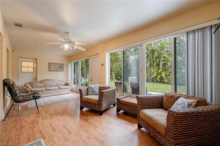 3825 SE 10th AVE, CAPE CORAL FL 33904