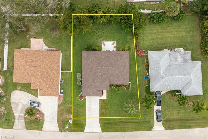 3825 SE 10th AVE, CAPE CORAL FL 33904